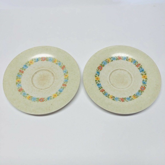 Lot of 2 Vintage Oneida Melmac Melamine Saucers Unique Floral Pattern Modern - Picture 1 of 7
